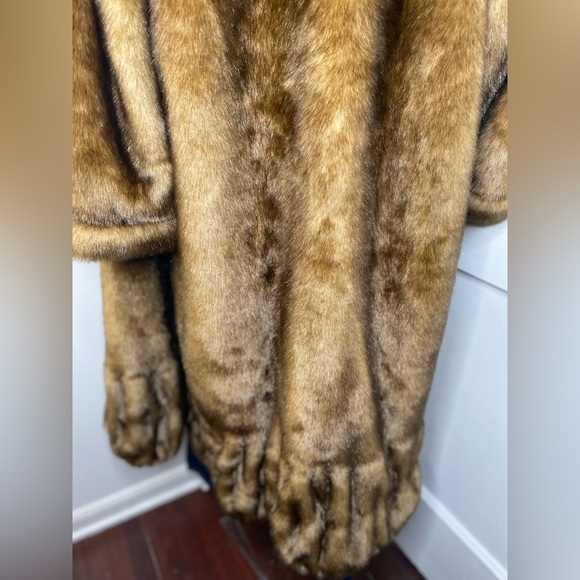 Vintage Pamela McCoy Luxurious Faux Fur Coat in Rich Brown - Picture 6 of 7